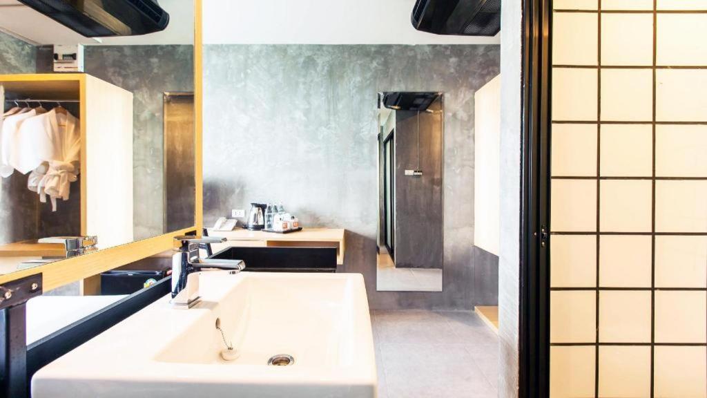 B2 Phuket Boutique & Budget Hotel Extérieur photo