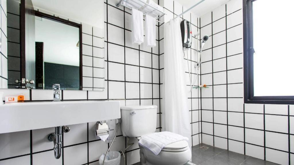 B2 Phuket Boutique & Budget Hotel Extérieur photo